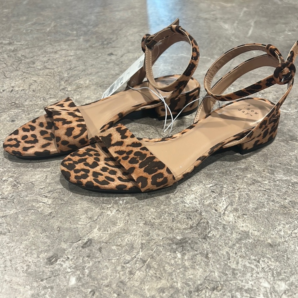Size 7 A new day cheetah print sandal